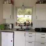 Knaldhytten Holiday home *