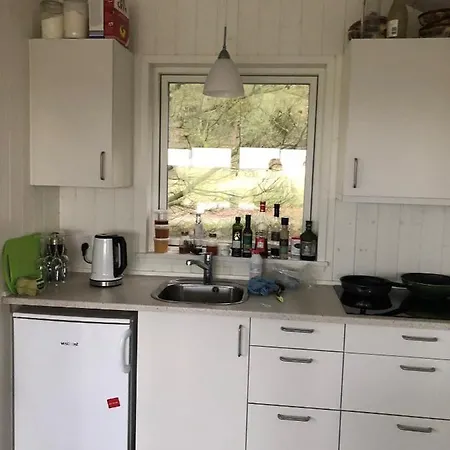 Knaldhytten Semesterbostad *