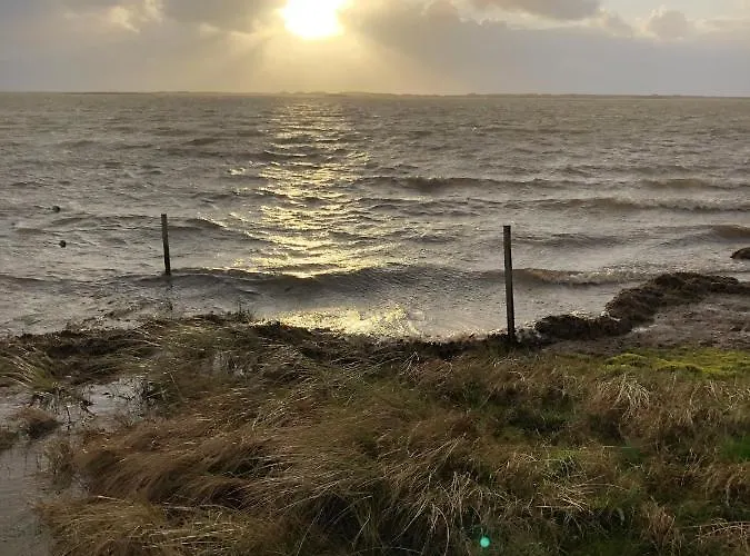 Knaldhytten Nyaraló *